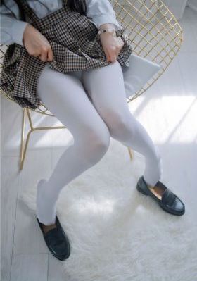 年轻的女教师完整版_HD全集在线观看