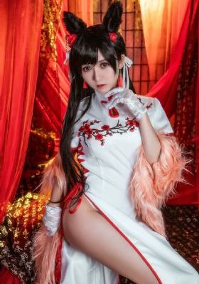 边亲边把手放衣服里发出声音_BD免费高清观看